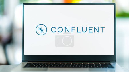 Foto de POZNAN, POL - DEC 28, 2022: Laptop computer displaying logo of  Confluent, an American big data company - Imagen libre de derechos