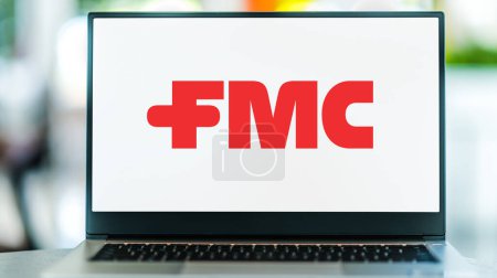 Foto de POZNAN, POL - DEC 28, 2022: Laptop computer displaying logo of FMC Corporation, a chemical manufacturing company based in Philadelphia, Pennsylvania - Imagen libre de derechos