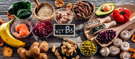 Foto de Productos alimenticios ricos en niacina recomendados como suplemento dietético para controlar los niveles de colesterol y reducir la presión arterial - Imagen libre de derechos