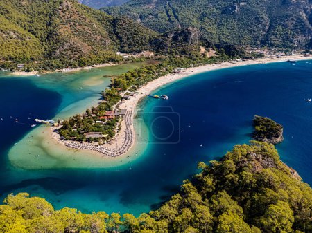 Téléchargez les photos : Vue aérienne d'Oludeniz dans le district de Fethiye, province de Mugla, Turquie - en image libre de droit