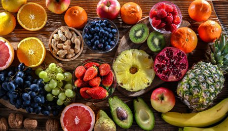 Téléchargez les photos : Produits alimentaires représentatifs du régime alimentaire fruitaire. Fruitarisme - en image libre de droit
