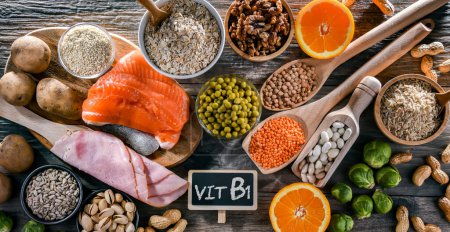 Composición con productos alimenticios ricos en tiamina o vitamina B1