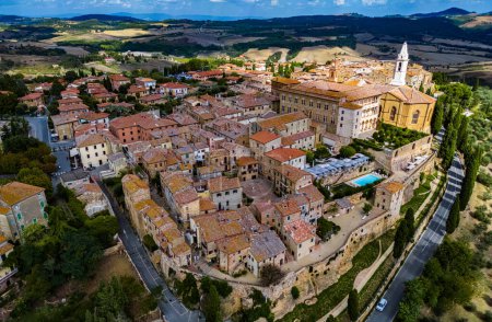 Luftaufnahme von Pienza, einer Stadt in der Provinz Siena, Toskana, in der historischen Region Val d 'Orcia, Italien. UNESCO-Weltkulturerbe