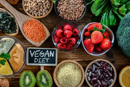 Foto de Productos alimenticios que representan la dieta vegana. Veganismo. - Imagen libre de derechos