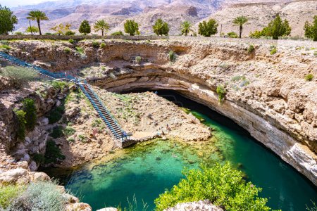 Téléchargez les photos : Sinkhole de Bimmah, gouvernorat de Mascate oriental dans le Sultanat d'Oman - en image libre de droit