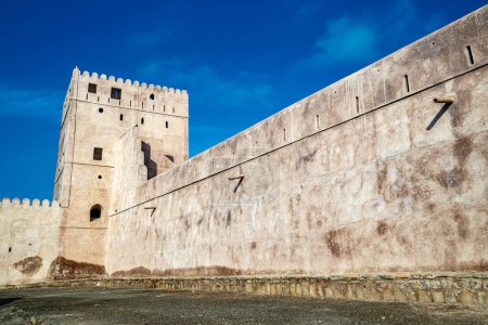 Téléchargez les photos : Château de Suwayq, gouvernorat du Nord d'Al Batinah, Oman - en image libre de droit