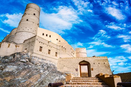 Téléchargez les photos : Fort Bahla dans le gouvernorat Ad Dakhiliyah, Oman, site du patrimoine mondial de l'UNESCO - en image libre de droit