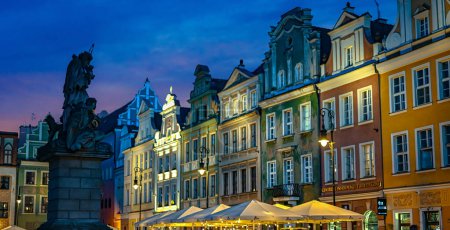 Téléchargez les photos : POZNAN, POL - 14 avril 2024 : Architecture de la vieille ville de Poznan, dans la province de Wielkopolska, Pologne - en image libre de droit