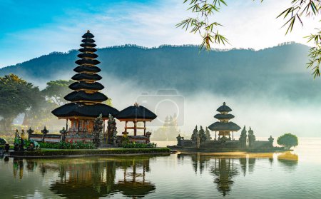 Ulun Danu Beratan Tempel am Rande des Bratan Sees, Bali, Indonesien