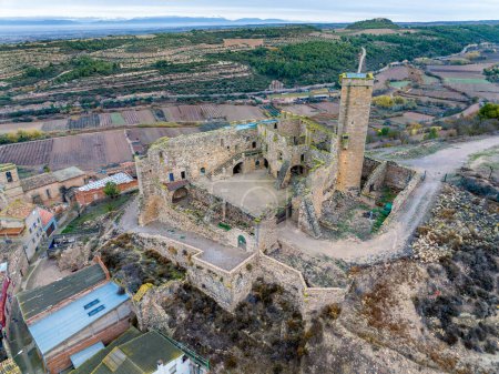 Téléchargez les photos : Le château de Ciutadilla est une ancienne forteresse médiévale du XIe siècle avec des éléments romans et gothiques, transformée au XVIe siècle en palais de la Renaissance et qui a survécu jusqu'en 1835. Lleida Espagne - en image libre de droit