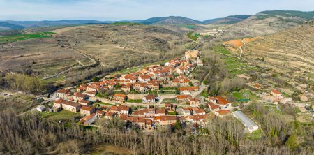 Téléchargez les photos : Vue aérienne panoramique Yanguas ville Soria province Espagne - en image libre de droit