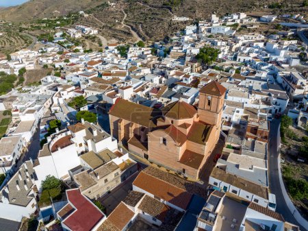 Téléchargez les photos : Eglise de Notre-Dame de Monte Sion à Lucainena de la Torres province d'Almeria répertoriés comme beaux villages d'Espagne - en image libre de droit
