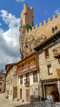 Foto de Castillo de la ciudad de Frias Burgos, España considerado uno de los pueblos más bellos de España - Imagen libre de derechos