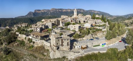 Foto de Vista aérea panorámica de Roda de Isabena, Huesca. Elegida una de las ciudades más bellas de España. - Imagen libre de derechos