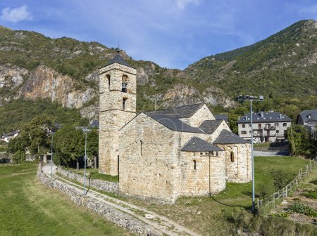 Foto de Iglesia Romana de Sant Feliu en Barruera, Cataluña, España. Esta es una de las nueve iglesias que pertenecen al Patrimonio de la Humanidad de la UNESCO. - Imagen libre de derechos