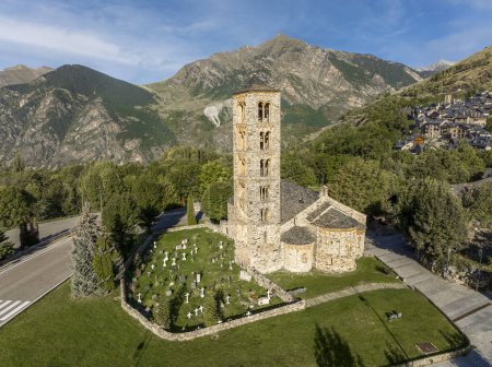 Téléchargez les photos : Église romaine de Sant Climent de Taull Catalogne Espagne. C'est l'une des neuf églises qui appartiennent au site du patrimoine mondial de l'UNESCO. - en image libre de droit