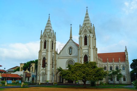 Téléchargez les photos : Vue extérieure de l'église Saint-Sébastien à Negombo, Sri Lanka. - en image libre de droit