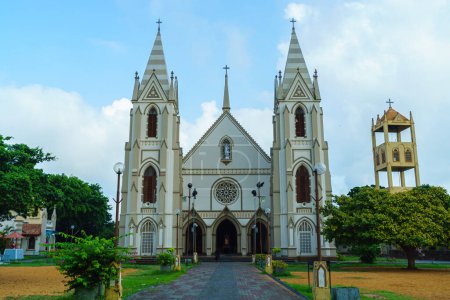 Téléchargez les photos : Église chrétienne Saint-Sébastien Negombo Sri Lanka vue générale. - en image libre de droit