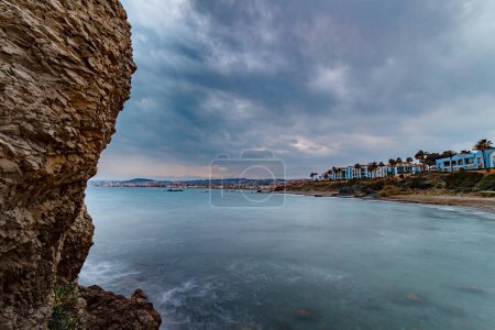Foto de Playa de Torre la Sal - Torre de la Sal, Casares, Málaga, España - Imagen libre de derechos