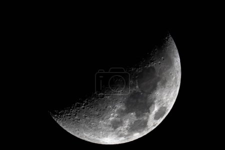 Téléchargez les photos : Gros plan lunaire montrant les détails de la surface lunaire. 14 mars 2019 - en image libre de droit