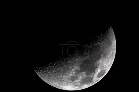 Foto de Primer plano de la Luna mostrando los detalles de la superficie lunar. marzo 14, 2019 - Imagen libre de derechos