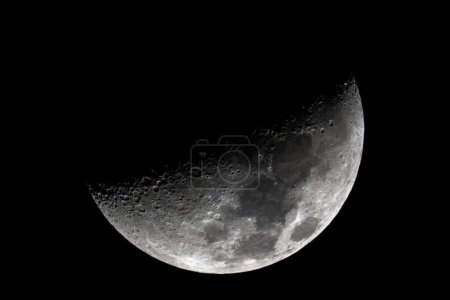 Téléchargez les photos : Gros plan lunaire montrant les détails de la surface lunaire. 14 mars 2019 - en image libre de droit