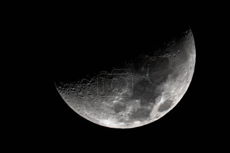 Foto de Primer plano de la Luna mostrando los detalles de la superficie lunar. marzo 14, 2019 - Imagen libre de derechos