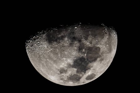 Foto de Primer plano de la Luna mostrando los detalles de la superficie lunar. marzo 16, 2019 - Imagen libre de derechos