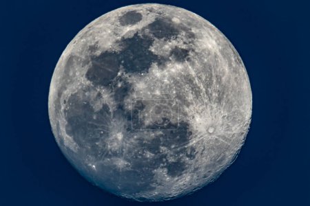 Foto de Primer plano de la Luna mostrando los detalles de la superficie lunar. 19 de marzo de 2019 - Imagen libre de derechos