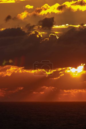 Foto de Fantástica puesta de sol en la playa de Conil de la Frontera, Cádiz, España - Imagen libre de derechos