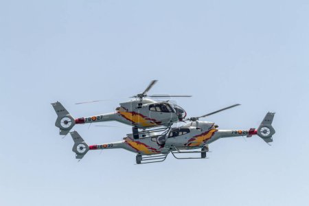 Foto de TORRE DEL MAR, MALAGA, ESPAÑA-JUL 30: Patrulla Aspa, Helicóptero Eurocopter EC-120 Colibri participa en una exposición en la 2ª Exposición Aérea de Torre del Mar el 30 de julio de 2017, en Torre del Mar, Málaga, España - Imagen libre de derechos