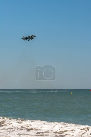 Téléchargez les photos : CADIZ, ESPAGNE-SEP 12 : Avion AV-8B Harrier Plus participant à un test sur le 1er salon de Cadix le 12 septembre 2008, à Cadix, Espagne - en image libre de droit