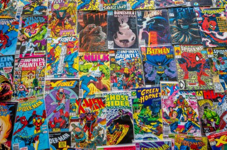 Téléchargez les photos : Calgary, Alberta - 13 janvier 2023 : Collection de bandes dessinées vintage montrant les couvertures de bandes dessinées, - en image libre de droit