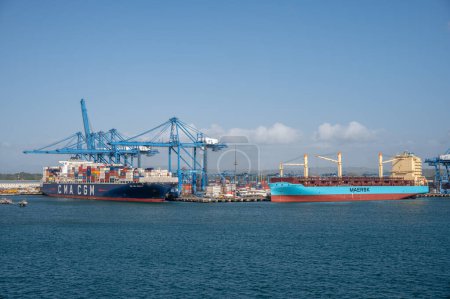 Téléchargez les photos : Colon, Panama - Avril 2, 2023 : Vues d'un port de conteneurs à Colon au Panama. - en image libre de droit
