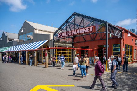 Téléchargez les photos : Vancouver (Colombie-Britannique) - Le 27 mai 2023 : Vues sur l'attraction historique de Vancouver - Granville Island Public Market, restaurants et boutiques. - en image libre de droit