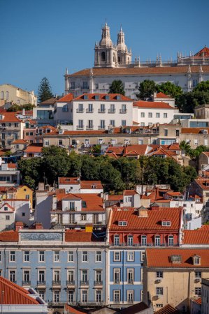 Lissabon, Portugal - 30. Juli 2023: Schöne Aussichten und Architektur in der Altstadt von Lissabon.
