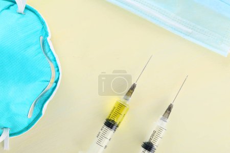 Foto de Prueba de vacuna Covid-19 y muestra de sangre transportada en tubo - Imagen libre de derechos