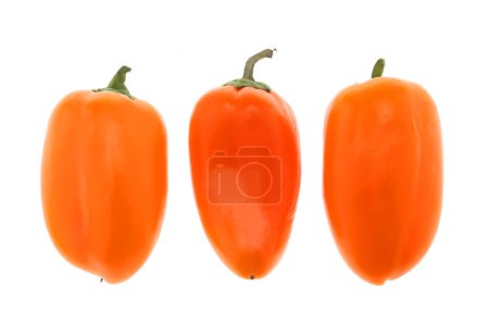 Téléchargez les photos : Mini poivrons doux sur fond blanc - en image libre de droit