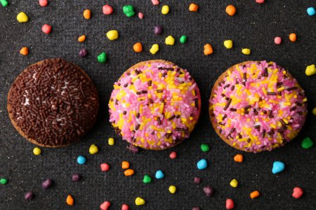 Téléchargez les photos : Cookies Crinkle au chocolat. Biscuits au chocolat fêlés - en image libre de droit