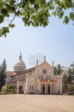 Téléchargez les photos : Bâtiment de Notre-Dame du Rosaire Cathédrale, Mangalore dans le style de la vieille Rome, Il a été construit par les Portugais en 1568 - en image libre de droit