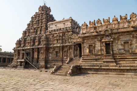 Téléchargez les photos : Le temple Airavatesvara est un temple hindou de l'architecture dravidienne situé dans la ville de Darasuram, près de Kumbakonam, district de Thanjavur dans l'État du Tamil Nadu en Inde du Sud.. - en image libre de droit