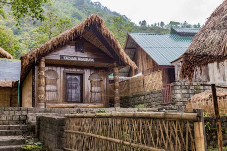 Téléchargez les photos : Kohima, Nagaland Inde 9 mai 2022.Maison traditionnelle dans le village patrimonial de Naga, Kohima, Nagaland, nord-est de l'Inde - en image libre de droit