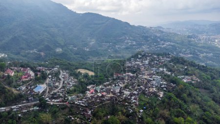 Vista aérea de Hermosa vista del paisaje y la montaña del pueblo de Kohima, Nagaland en la India