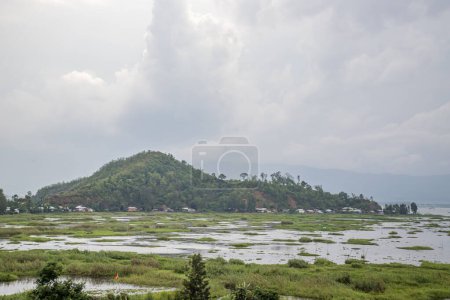 Hermoso lago loktak y paisaje en la India manipur imphal.