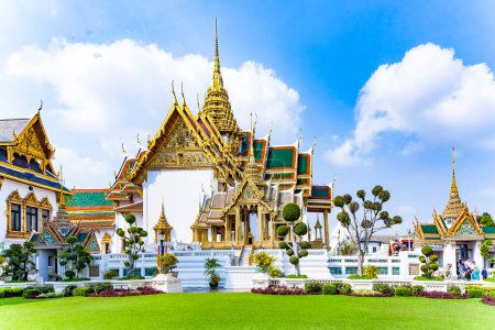 Téléchargez les photos : Bangkok, Thaïlande - 4 janvier 2010 : le célèbre Pavillon Phra Tinang Aporn au Grand Palais de Bangkok, Thaïlande. - en image libre de droit