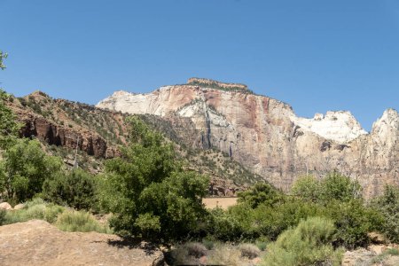 Téléchargez les photos : Paysage de montagne pittoresque dans le parc national de Sion, Utah, États-Unis - en image libre de droit