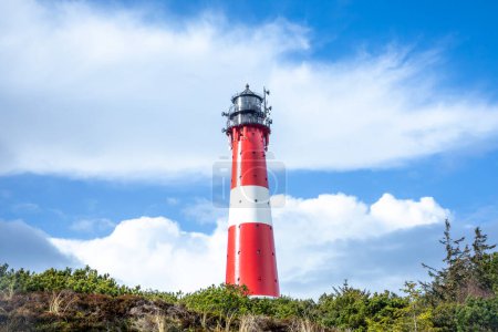 Foto de Faro de Hoernum en la isla Sylt, Alemania. Monumento, atracción turística y luz guía para la navegación en el Mar del Norte. - Imagen libre de derechos