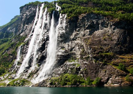 Téléchargez les photos : Beautiful nature Norway. Geiranger fjord. Seven Sisters Waterfall - en image libre de droit