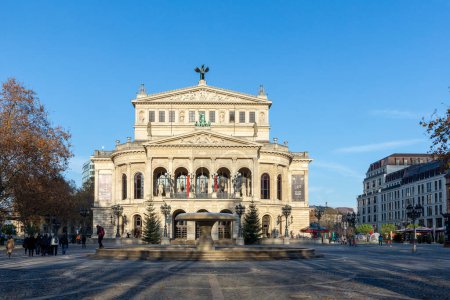 Foto de Frankfurt, Germany - December 13, 2022: The Alte Oper on Opernplatz in Frankfurt am Main is a concert and event house. It was built from 1873 to 1880 as the opera house of the municipal theaters. - Imagen libre de derechos