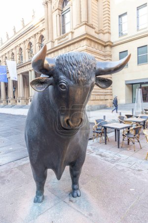 Photo for Frankfurt, Germany - December 13, 2022: Bull and Bear Statues at the Frankfurt Stock Exchange in Frankfurt, Germany. Frankfurt Exchange is the 12th largest exchange by market capitalization. - Royalty Free Image